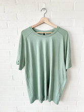 Load image into Gallery viewer, Lulu Lemon Athletic Top Size XXL
