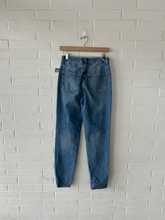 Load image into Gallery viewer, Bdg Denim Size 2 (26)
