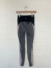 Load image into Gallery viewer, Lulu Lemon Athletic Pants Size Small
