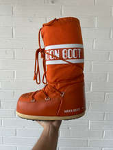 Load image into Gallery viewer, Boots Womens 8.5
