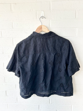 Load image into Gallery viewer, American Eagle T-Shirt Size Medium
