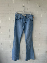 Load image into Gallery viewer, Levi Denim Size 7/8 (29)
