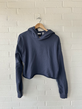 Load image into Gallery viewer, Aritzia Sweatshirt Size Large
