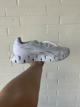 Load image into Gallery viewer, Reebok Womens Athletic Shoes Womens 8
