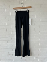 Load image into Gallery viewer, Lulu Lemon Athletic Pants Size 2 (26)
