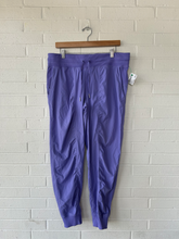 Load image into Gallery viewer, Lulu Lemon Athletic Pants Size 11/12 (31)
