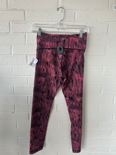 Load image into Gallery viewer, Lulu Lemon Athletic Pants Size 2 (26)
