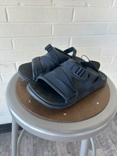 Load image into Gallery viewer, Chaco Sandals Mens 7
