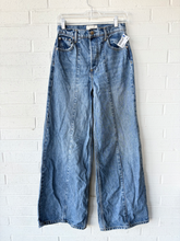 Load image into Gallery viewer, Denim Size 1 (25)
