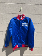 Load image into Gallery viewer, Mitchell &amp; Ness Heavy Outerwear Size Medium
