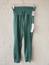 Load image into Gallery viewer, Vuori Athletic Pants Size Small
