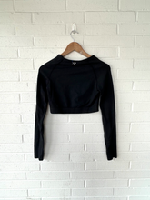 Load image into Gallery viewer, Gym Shark Athletic Top Size Small
