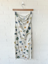 Load image into Gallery viewer, Urban Outfitters ( U ) Maxi Dress Size Large
