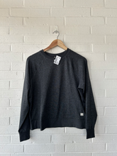 Load image into Gallery viewer, Vuori Athletic Top Size Extra Small
