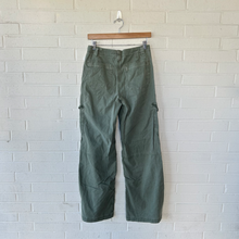 Load image into Gallery viewer, American Eagle Pants Size 3/4 (27)
