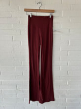Load image into Gallery viewer, Lulu Lemon Athletic Pants Size 3/4 (27)
