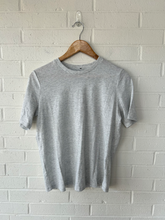 Load image into Gallery viewer, Skims Short Sleeve Top Size Extra Small
