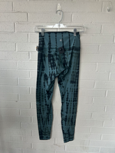 Load image into Gallery viewer, Lulu Lemon Athletic Pants Size 3/4 (27)
