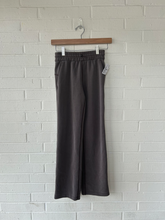Load image into Gallery viewer, Lulu Lemon Athletic Pants Size Extra Small
