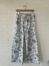 Load image into Gallery viewer, Abercrombie &amp; Fitch Pants Size Medium
