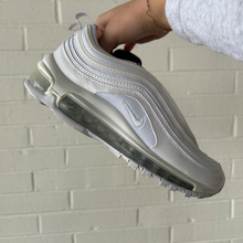 Load image into Gallery viewer, Nike Womens Athletic Shoes Womens 6.5
