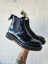 Load image into Gallery viewer, Dr Martens Boots Womens 9
