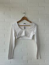 Load image into Gallery viewer, Alo Athletic Top Size Small
