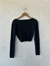 Load image into Gallery viewer, Brandy Melville Sweater Size Small
