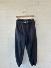 Load image into Gallery viewer, Aritzia Pants Size Small
