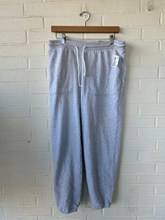 Load image into Gallery viewer, American Eagle Pants Size Large
