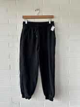 Load image into Gallery viewer, Lulu Lemon Athletic Pants Size Small

