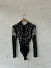 Load image into Gallery viewer, Long Sleeve Top Size Medium
