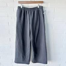 Load image into Gallery viewer, Edikted Pants Size Medium
