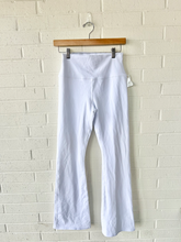 Load image into Gallery viewer, Alo Athletic Pants Size Medium
