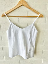 Load image into Gallery viewer, Lulu Lemon Athletic Top Size Medium
