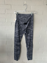 Load image into Gallery viewer, Lulu Lemon Athletic Pants Size 3/4 (27)
