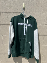 Load image into Gallery viewer, Nike Sweatshirt Size XXL

