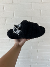 Load image into Gallery viewer, Uggs Casual Shoes Womens 9
