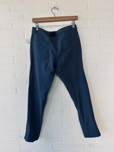 Load image into Gallery viewer, Lulu Lemon Pants Size 29
