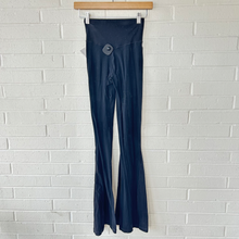 Load image into Gallery viewer, Offline Athletic Pants Size Small
