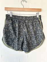 Load image into Gallery viewer, Nike Athletic Shorts Size Medium
