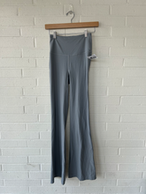 Load image into Gallery viewer, Lululemon Athletic Pants Size 3/4 (27)
