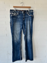 Load image into Gallery viewer, Rock Revival Denim Size 34
