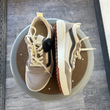 Load image into Gallery viewer, Vans Casual Shoes Womens 9

