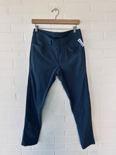 Load image into Gallery viewer, Lulu Lemon Pants Size 29
