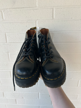 Load image into Gallery viewer, Dr Martens Boots Womens 8.5
