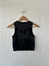 Load image into Gallery viewer, Gym Shark Athletic Top Size Small
