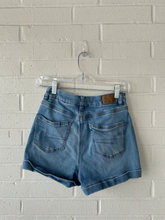 Load image into Gallery viewer, American Eagle Shorts Size 0
