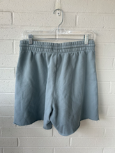 Load image into Gallery viewer, Tna Shorts Size Medium
