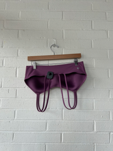 Load image into Gallery viewer, Lulu Lemon Sports Bra Size Medium
